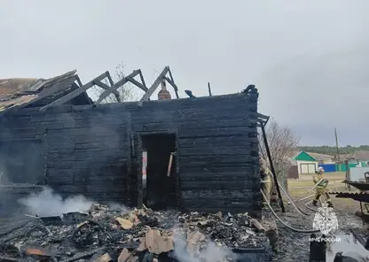 Два человека погибли в пожаре в Красноярском крае из-за непотушенной сигареты