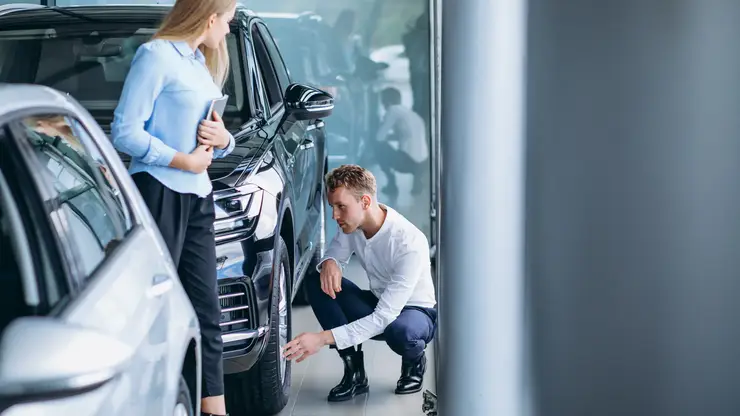 Красноярский автосалон заплатит клиенту почти 215 тысяч рублей за навязанные услуги