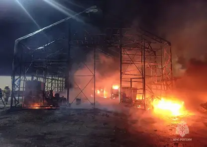 В Красноярске раздались взрывы и произошёл крупный пожар