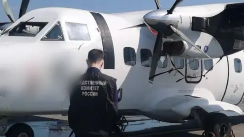 В Хабаровске самолет совершил аварийную посадку из-за технической неисправности