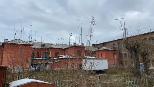 Прокуратура требует закрыть доступ к заброшенной школе в Красноярске