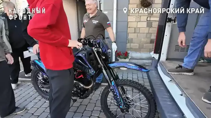 «По возрасту не подходим, но хоть чем-то надо помочь»: Директор красноярской строительной фирмы поддержал бойцов СВО