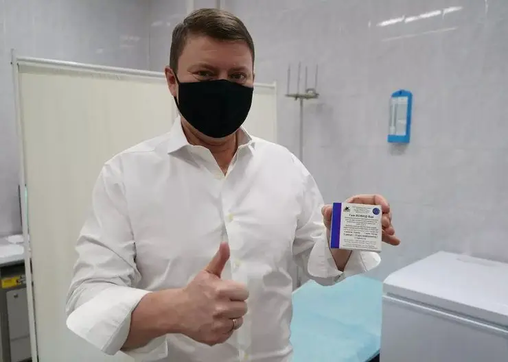 Мэр Красноярска ревакцинировался от коронавируса