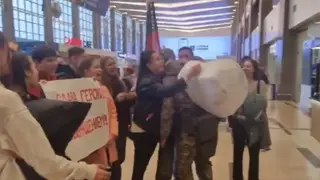 В красноярском аэропорту встретили участника СВО В красноярском аэропорту встретили участника СВО