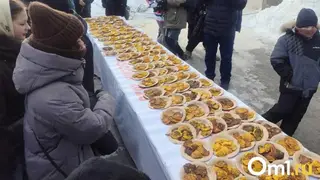 В Омске на Масленице приготовили больше двух тысяч тыквенных оладий и установили рекорд В Омске на Масленице приготовили больше двух тысяч тыквенных оладий и установили рекорд