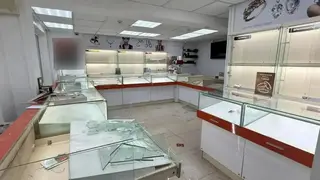 Пьяный ачинец разгромил ювелирный магазин и похитил украшения на 100 тысяч рублей