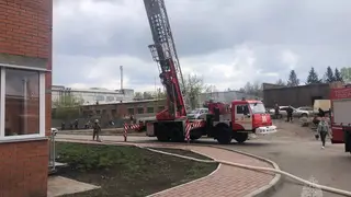 В Красноярске во время пожара в многоэтажке эвакуировали 47 человек В Красноярске во время пожара в многоэтажке эвакуировали 47 человек