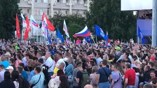 Больше 10 тысяч красноярцев пришли на митинг-концерт с участием группы "Любэ"