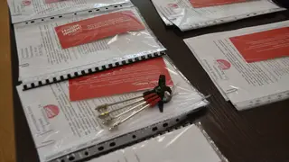 Погорельцам из Красноярского края вручили ключи от новых домов Погорельцам из Красноярского края вручили ключи от новых домов
