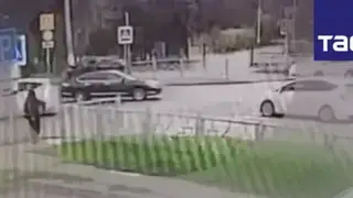 В Бердске автомобиль влетел в пешеходов, пострадали двое малышей и девушка В Бердске автомобиль влетел в пешеходов, пострадали двое малышей и девушка