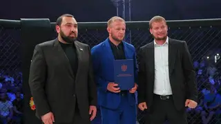 Сибирский боец Александр Шлеменко получил благодарность от Владимира Путина Сибирский боец Александр Шлеменко получил благодарность от Владимира Путина