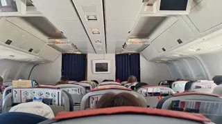 В новосибирском аэропорту пассажира сняли с рейса за неуместную шутку о бомбе