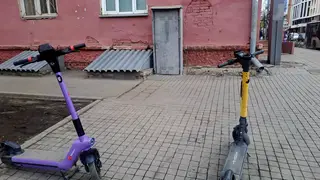 В Кемерове подросток на электросамокате травмировал женщину: идет расследование