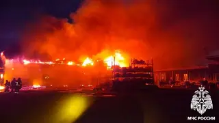 Крупный пожар произошёл рядом с железной дорогой в Прокопьевске