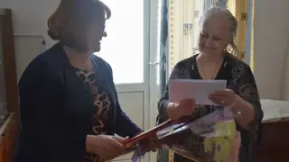 В Красноярске труженицу тыла ВОВ поздравили со 100-летним юбилеем