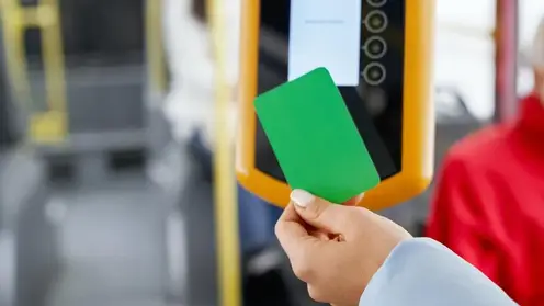 crop-female-hand-using-validator-payment-while-boarding-public-transport-close-up-hand_7502-10606