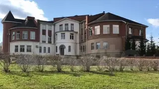 В Омске выставили на продажу коттедж, похожий на средневековый замок за 78,5 млн В Омске выставили на продажу коттедж, похожий на средневековый замок за 78,5 млн