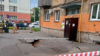 Судьба дома на Бограда, где обвалился грунт, решится в конце июля Судьба дома на Бограда, где обвалился грунт, решится в конце июля