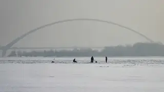 Рыбаки оказались заблокированы на льду в Канском округе Красноярского края