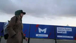 На площади Революции в Красноярске облагородили заборы для строительства метро