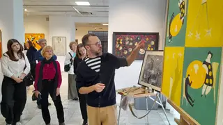 Дверь-портал в мир Поздеева: как устроена выставка «Поздеев. Начала» Дверь-портал в мир Поздеева: как устроена выставка «Поздеев. Начала»