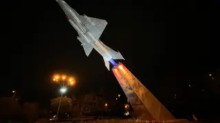 В Красноярске завершилась реставрация памятника самолету МиГ-21Ф В Красноярске завершилась реставрация памятника самолету МиГ-21Ф