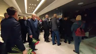 В Красноярске тысячи людей пришли проститься с депутатом Госдумы Юрием Швыткиным