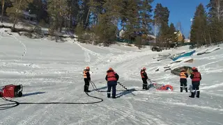 Спасатели запретили выезжать на лед Красноярского водохранилища Спасатели запретили выезжать на лед Красноярского водохранилища