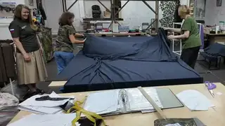 Волонтёры начали отшивать для красноярских бойцов СВО тёплую верхнюю одежду