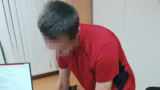 Наказание за попытку. Железнорец пытался сорвать золото с женщины, та убежала и вызвала полицию Наказание за попытку. Железнорец пытался сорвать золото с женщины, та убежала и вызвала полицию