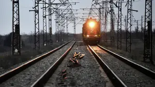 16-летняя девочка в наушниках попала под поезд в Новосибирской области 16-летняя девочка в наушниках попала под поезд в Новосибирской области