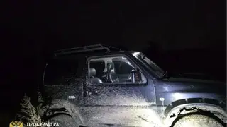 В Уссурийске водитель без прав перевозил пассажира на крыше внедорожника — тот упал и погиб