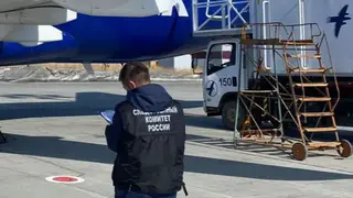 В Якутске машина врезалась в самолет В Якутске машина врезалась в самолет