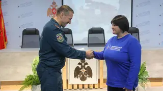 Руководитель «Поиска пропавших детей – Красноярск» Оксана Василишина получила награду от МЧС