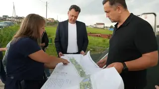 Мэр Красноярска проверил стройку в Солонцах: новый водовод, детсад и парк, который просили жители Мэр Красноярска проверил стройку в Солонцах: новый водовод, детсад и парк, который просили жители