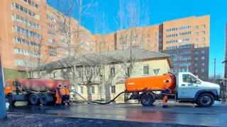 В Красноярске из-за коммунальной аварии затопило улицу Кутузова