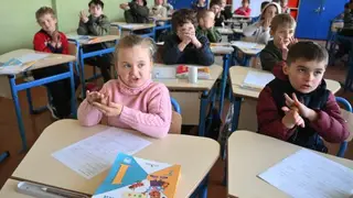 В омские школы и детские сады устроили 57 детей из семей беженцев В омские школы и детские сады устроили 57 детей из семей беженцев