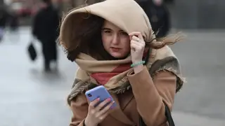 В Красноярске 15 ноября ожидается порывистый ветер до 18 м/с