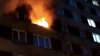 Больше 30 человек эвакуировались из дома в Красноярске из-за загоревшейся квартиры Больше 30 человек эвакуировались из дома в Красноярске из-за загоревшейся квартиры