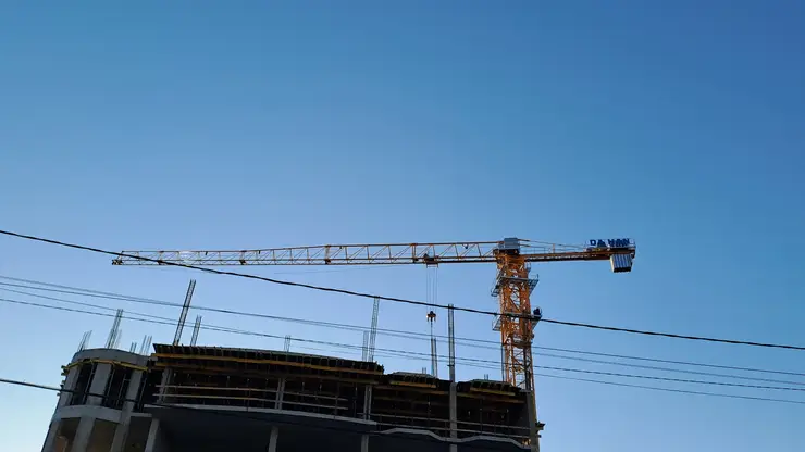 Стройка кран строительный