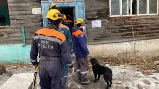 В Красноярске женщина погибла после обвала крыши в аварийном доме на ул. Дальневосточная В Красноярске женщина погибла после обвала крыши в аварийном доме на ул. Дальневосточная