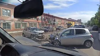 В Красноярске на ул. Семафорной водитель устроил ДТП с тремя автомобилями В Красноярске на ул. Семафорной водитель устроил ДТП с тремя автомобилями