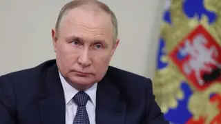 Путин поручил рассмотреть вопрос досрочной пенсии для многодетных отцов Путин поручил рассмотреть вопрос досрочной пенсии для многодетных отцов
