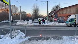 Водитель автобуса в Новосибирске сбил ребёнка на пешеходном переходе и скрылся