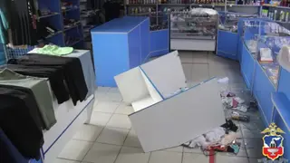 Разбойное нападение на продавца магазина и угон её автомобиля раскрыт полицией Алтайского края Разбойное нападение на продавца магазина и угон её автомобиля раскрыт полицией Алтайского края