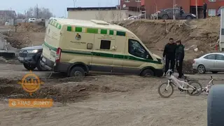 В Красноярске опасная яма не щадит никого