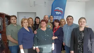 Активисты партии «Единая Россия» собирают гуманитарную помощь в рамках акции «Тепло для Героя»