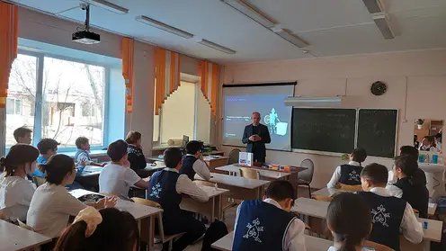 Фото_Ростелеком_киберурок в нацгимназии