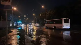 10 машин откачивали воду с дорог Красноярска после дождя 10 машин откачивали воду с дорог Красноярска после дождя