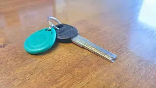 В Омске разыскивают женщину, чтобы вручить жилищный сертификат